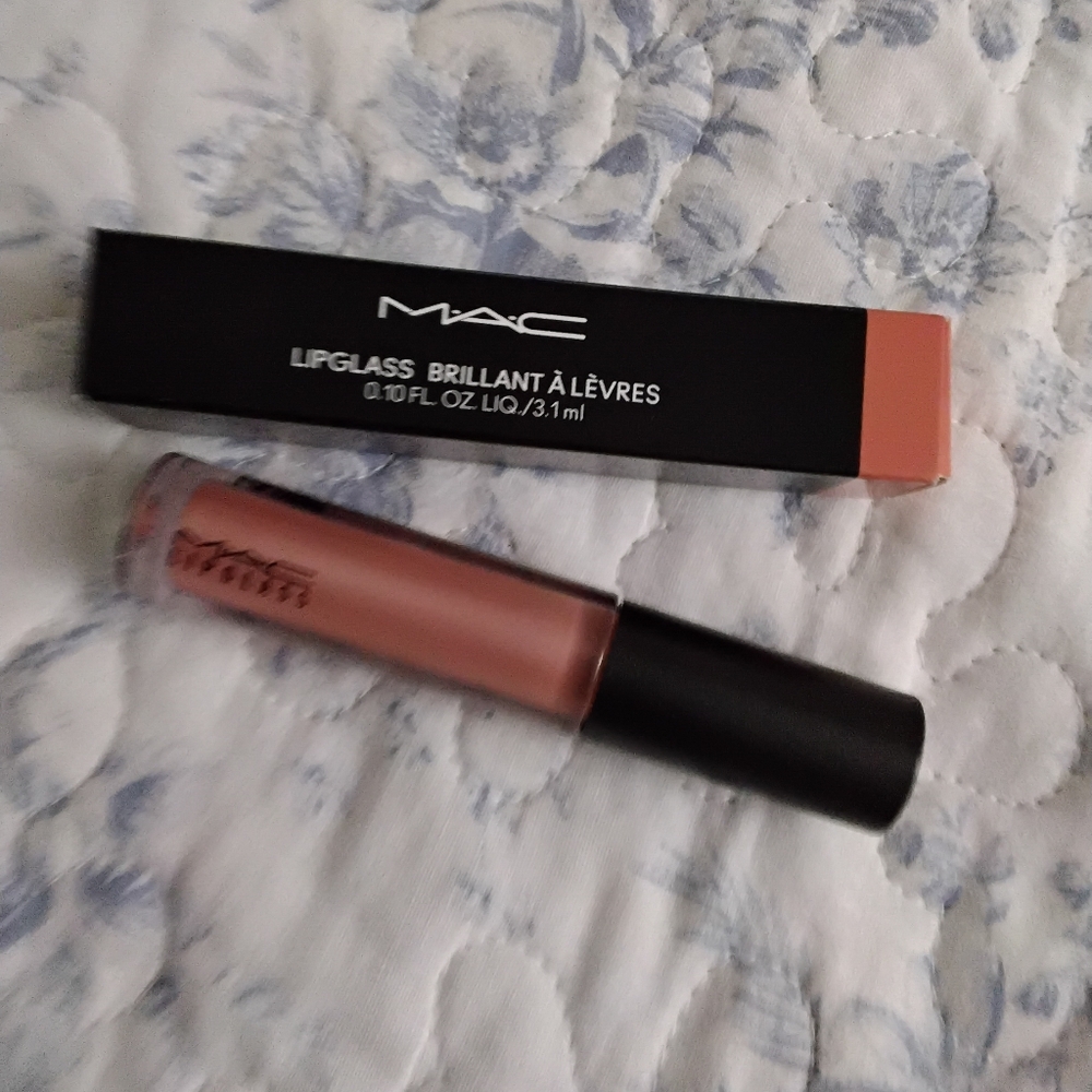 MAC LipGlass.   PRRR.  NWT